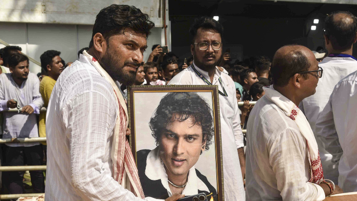 https://salarnews.in/public/uploads/images/newsimages/maannewsimage23092025_233010_Zubeen Cremation .png